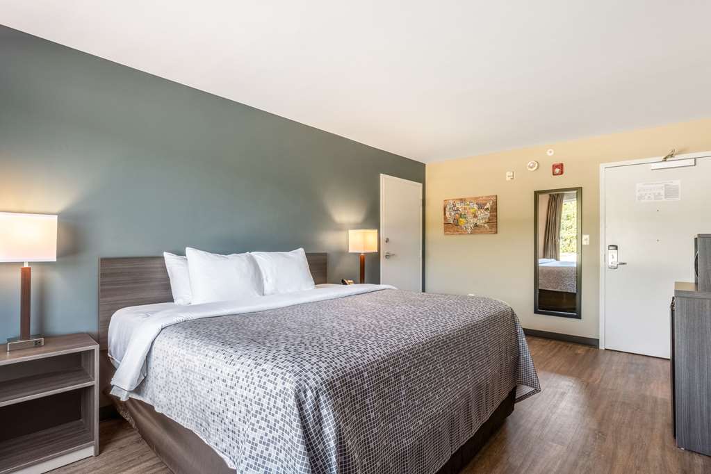 Econo Lodge Dayton North - photo 20