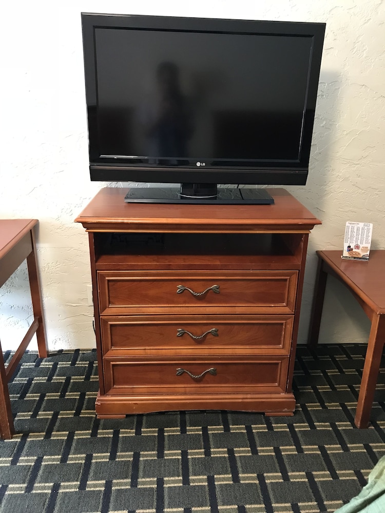 Applegate Inn in Cleveland, United States