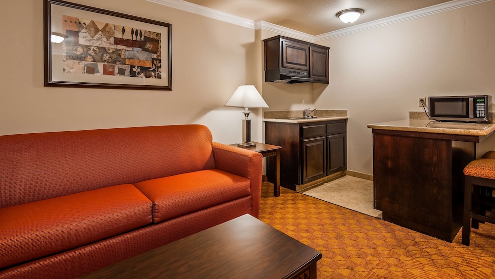 Lompoc Valley Inn and Suites - photo 17