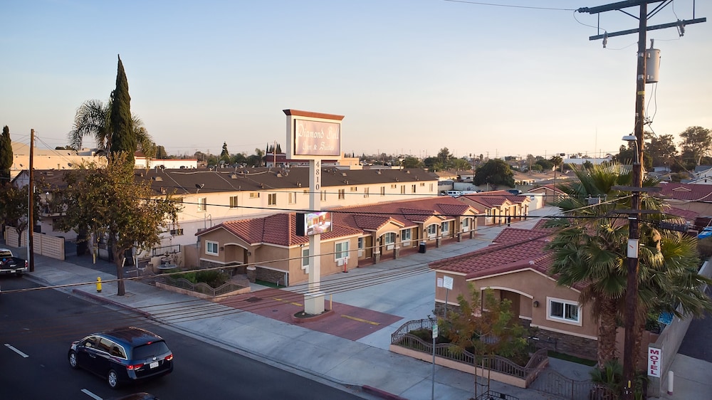 Diamond Bell Inn & Suites - photo 36