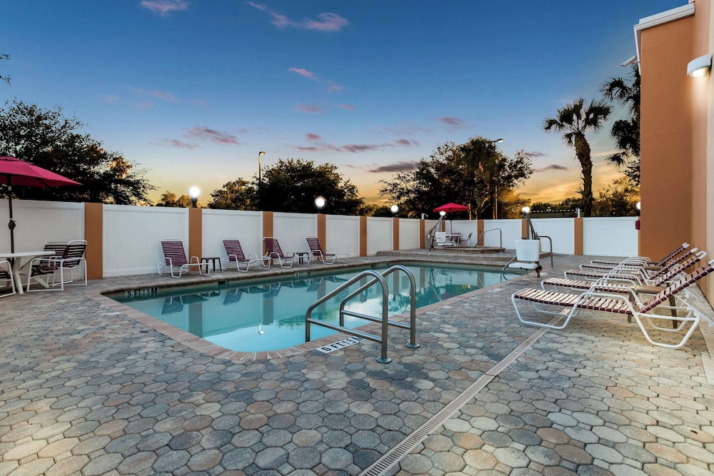 Comfort Suites Tampa Airport North - photo 25