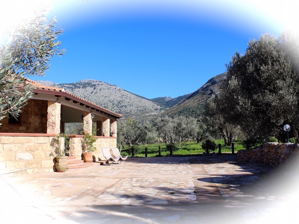 Casale Orioles — 5-Star Luxury Hotel in Torretta, Italy