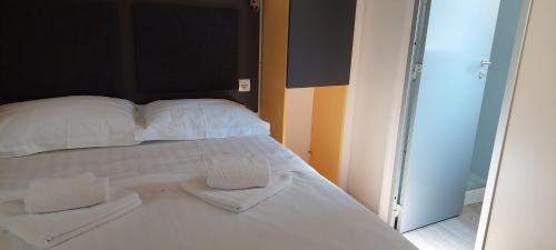 Mobile Home Shelbox — 4-Star Luxury Hotel in Biograd Na Moru, Croatia