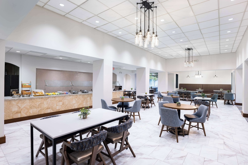 DoubleTree by Hilton Houston Medical Center Hotel & Suites - photo 59