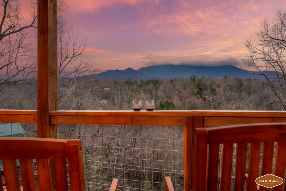 Tranquil Mountain Getaway By Ghosal Luxury Lodging - photo 58