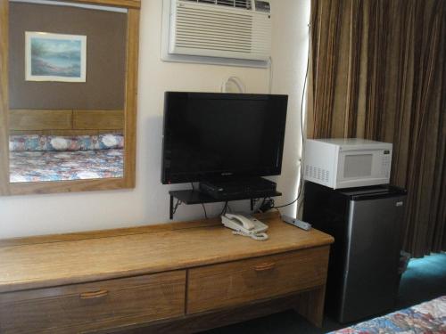 California Motel - photo 15