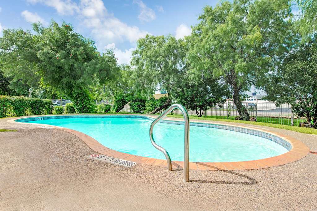 Super 8 by Wyndham San Antonio Fiesta - photo 6