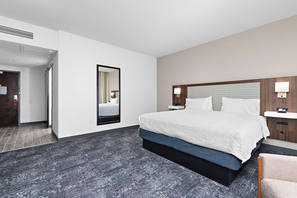 Hampton Inn Kansas City Downtown Financial District - photo 10