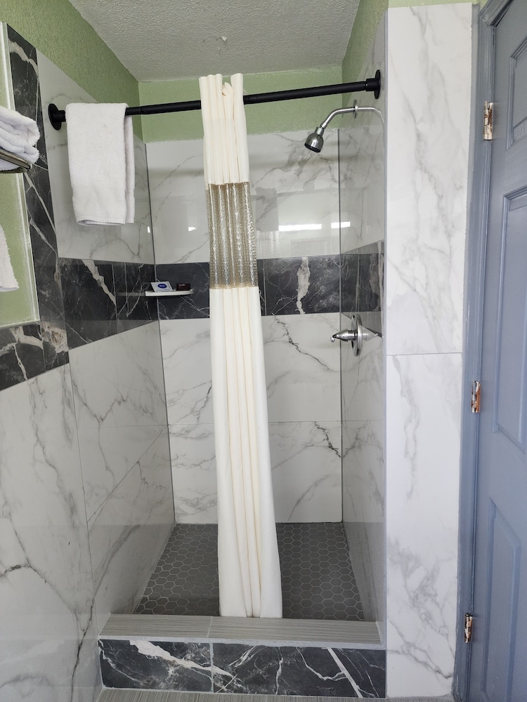 Plaza Motel - photo 25