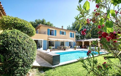 E Vasion Provenc Ale : Villa E Le Gante — 4-Star Luxury Hotel in Villars, France