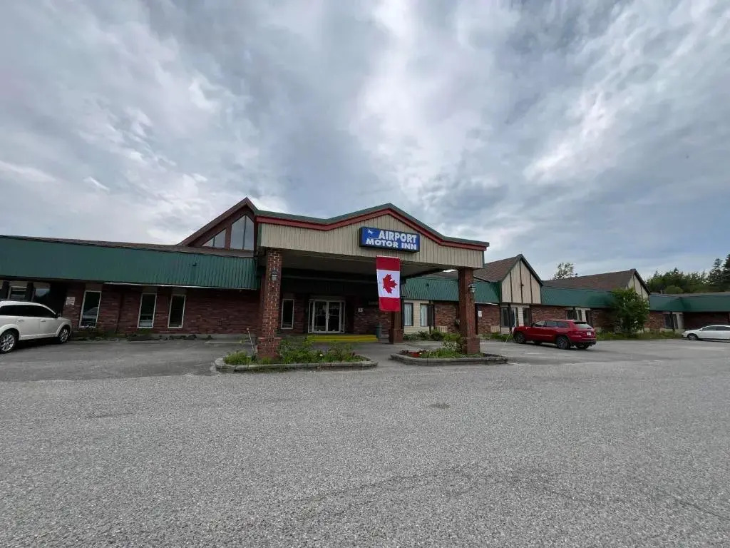 Airport Motor Inn in Marathon, Canada