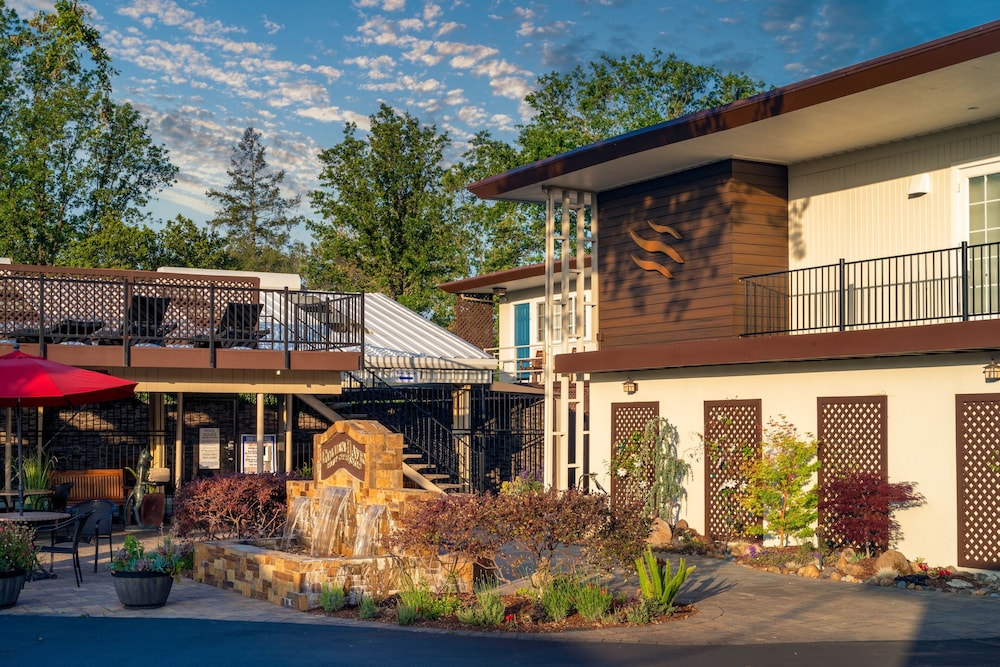 Golden Haven Hot Springs - carbon neutral hotel in Calistoga