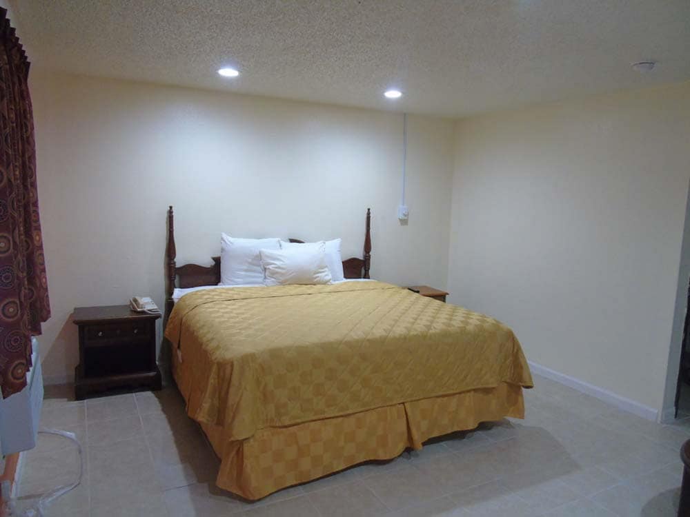 Americas Express Inn - photo 14