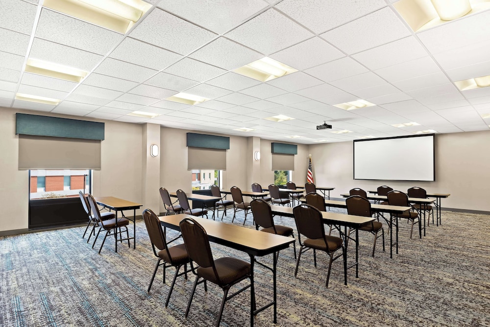 Hampton Inn & Suites Canton - photo 31
