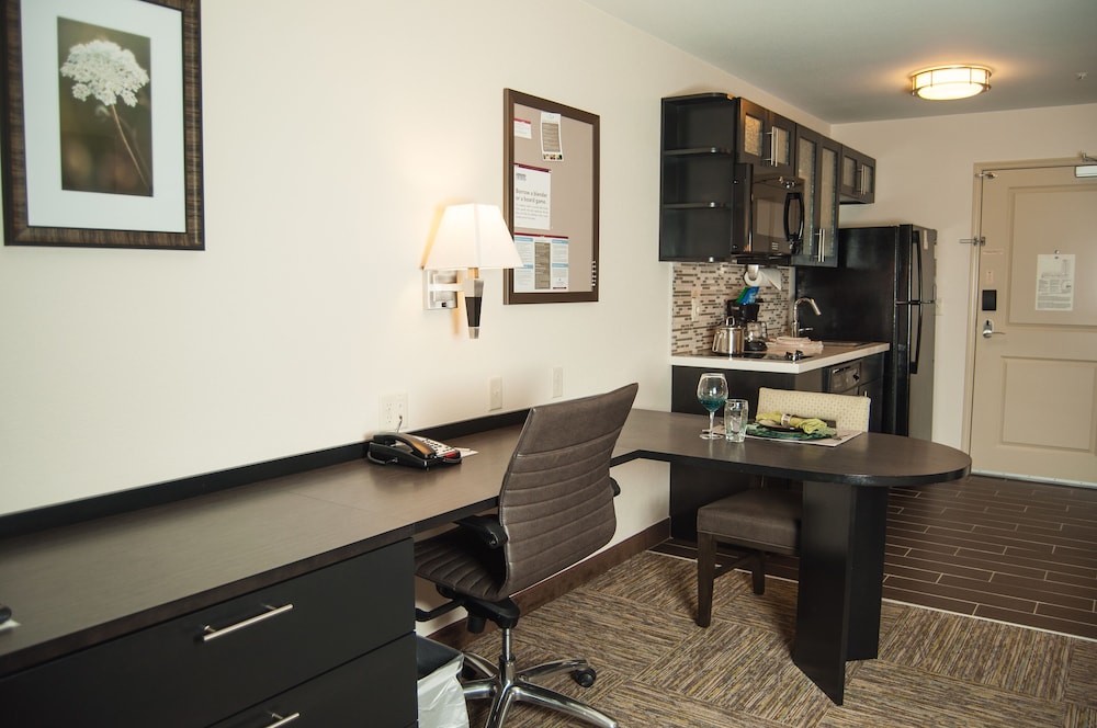 Candlewood Suites Fort Collins by IHG - photo 13