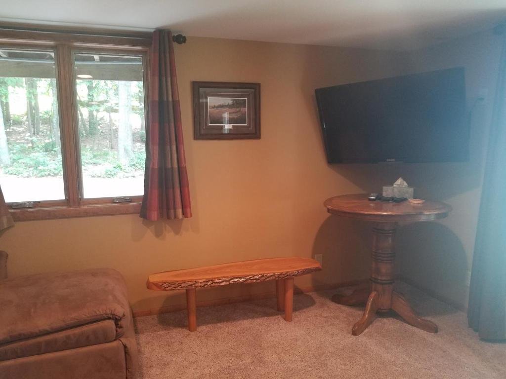 Mercer Lake Resort Cabin #7 - photo 3