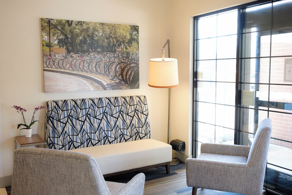 Holiday Inn Express Suites Davis University Area - photo 4