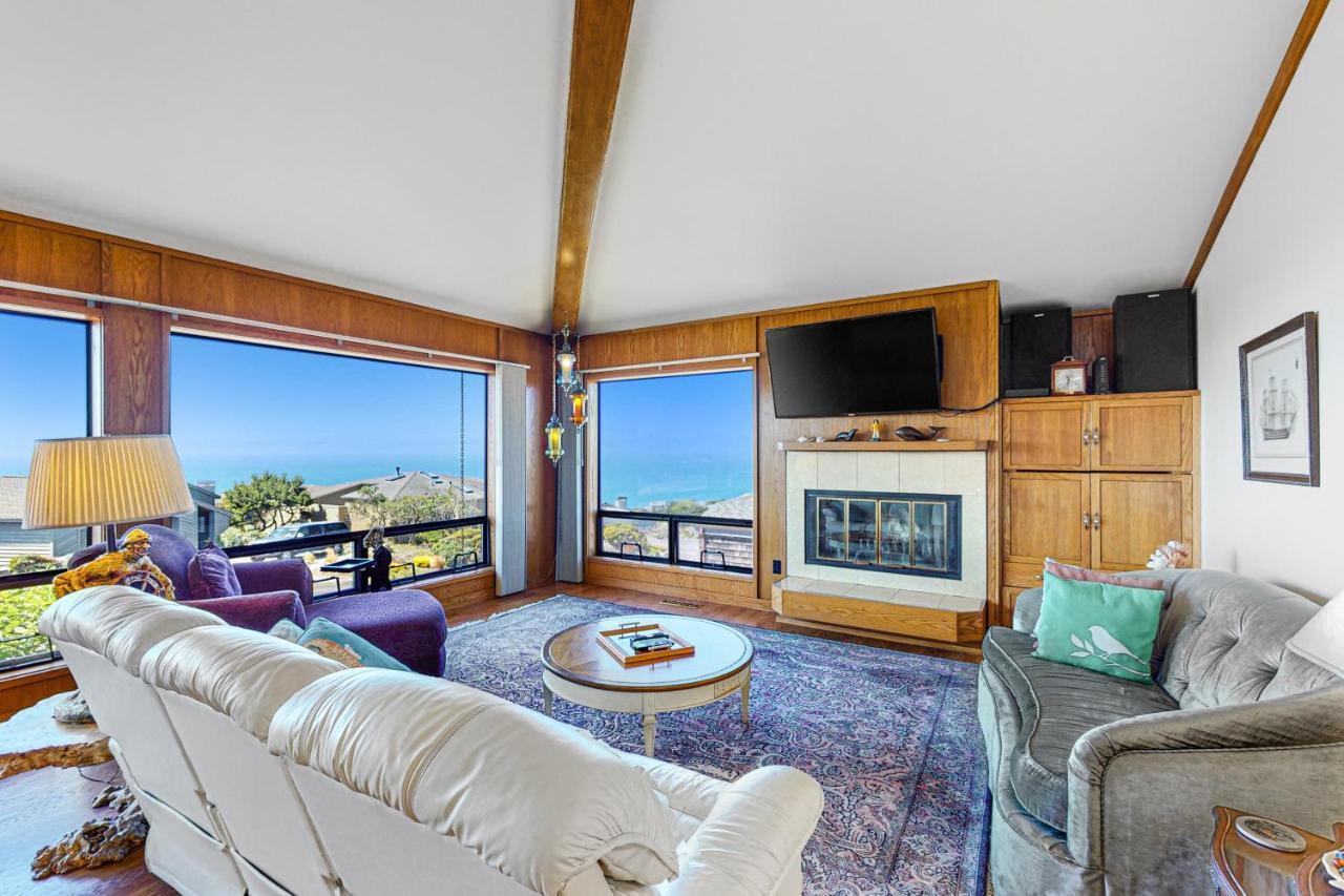 Pinnacle Heights in Bodega Bay, United States