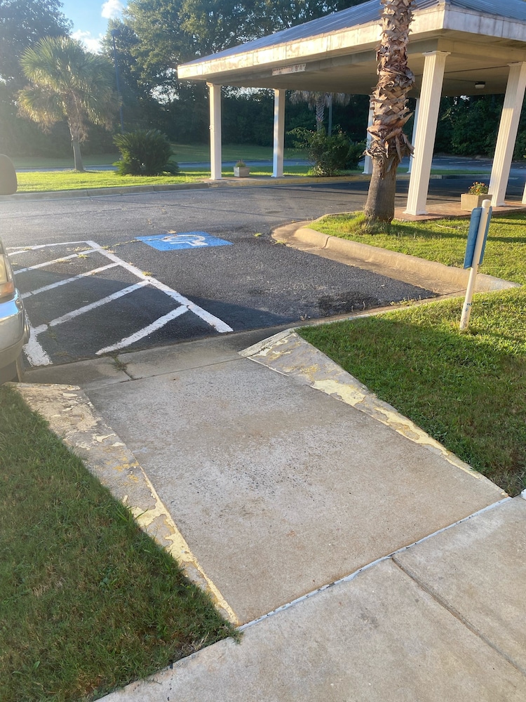 Motel 6 Sandersville GA - photo 54