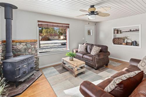 4th Ave Hideaway Cozy home with spacious yard — 4-Star Luxury Hotel in Columbia Falls, United States