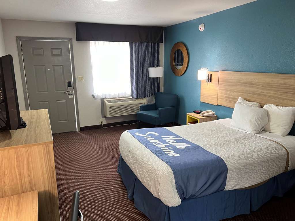 Days Inn by Wyndham Pratt - photo 8
