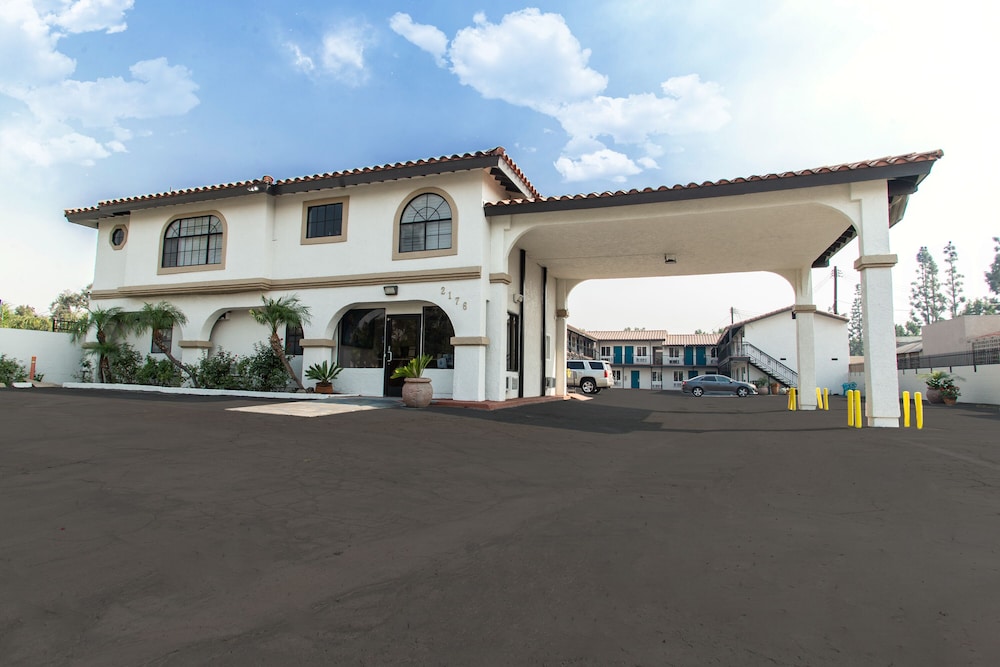 Magnolia Tree Hotel Near Anaheim Convention Center - photo 2