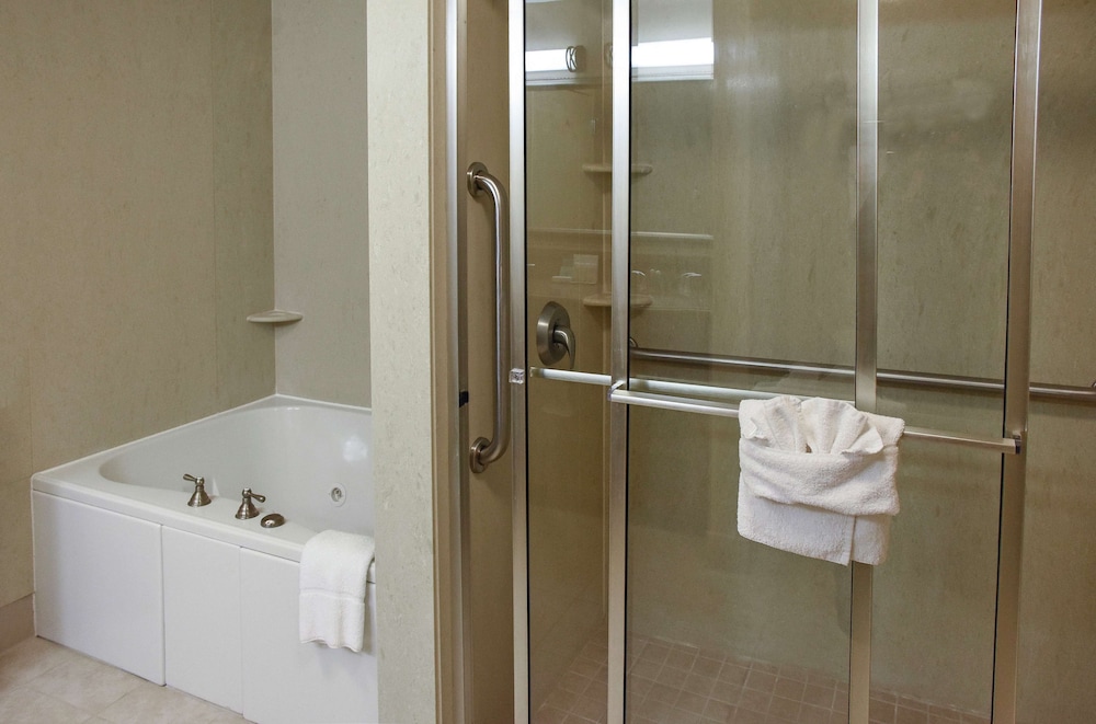 Hampton Inn & Suites Youngstown Canfield - photo 55