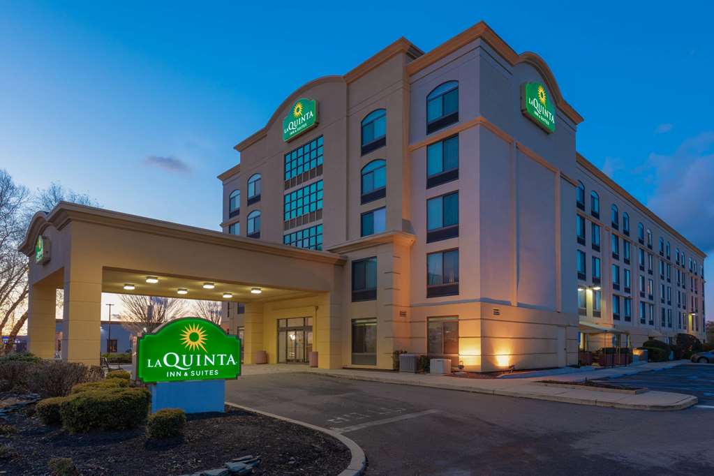 La Quinta Inn & Suites by Wyndham Garden City - photo 6