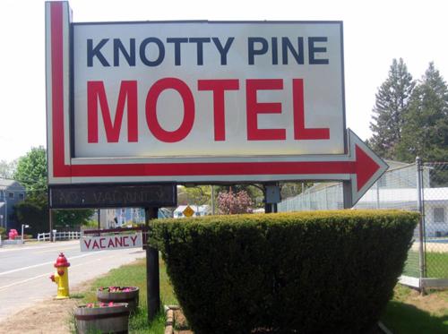 Knotty Pine Motel - photo 3