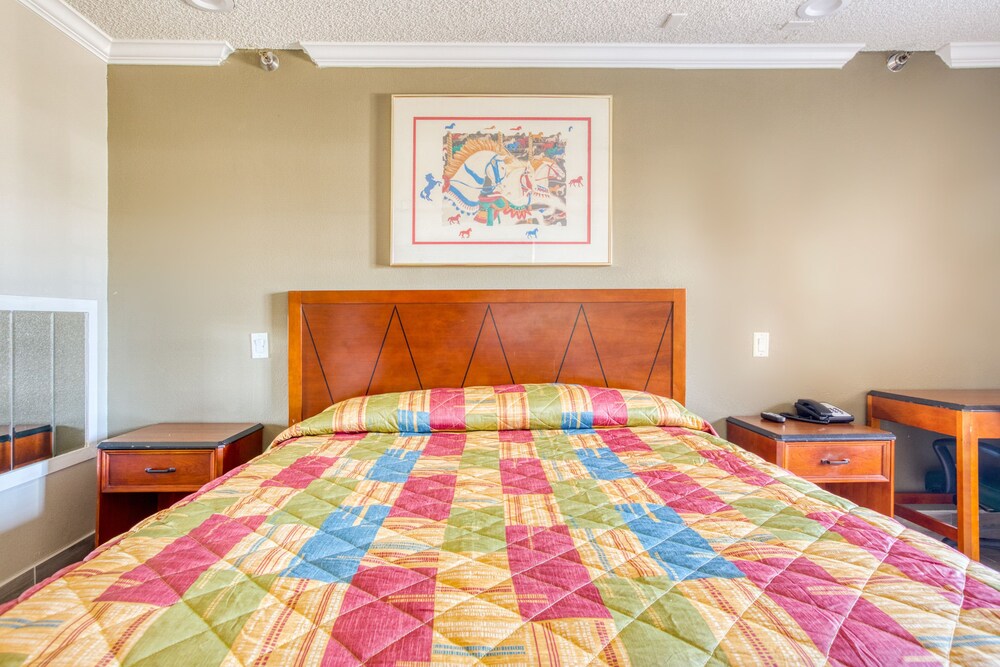 Heritage Inn And Suites - photo 9