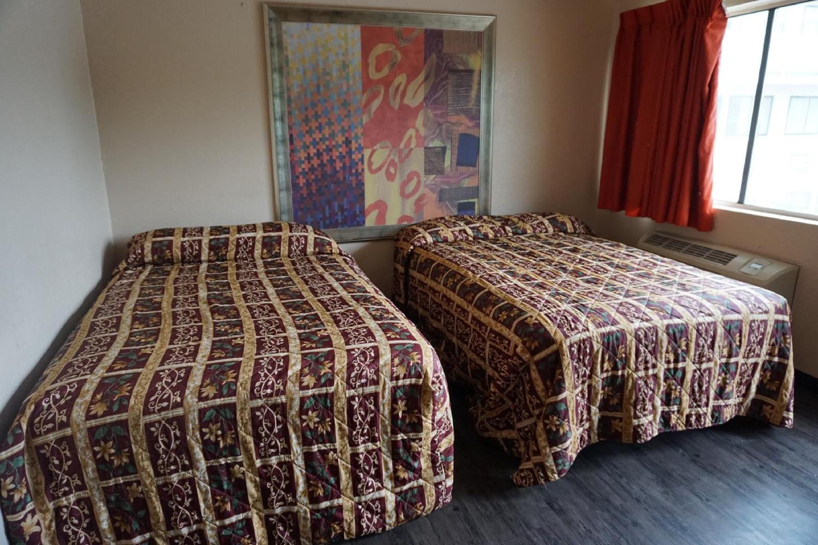 Econo Lodge San Antonio Northeast I 35 - photo 4
