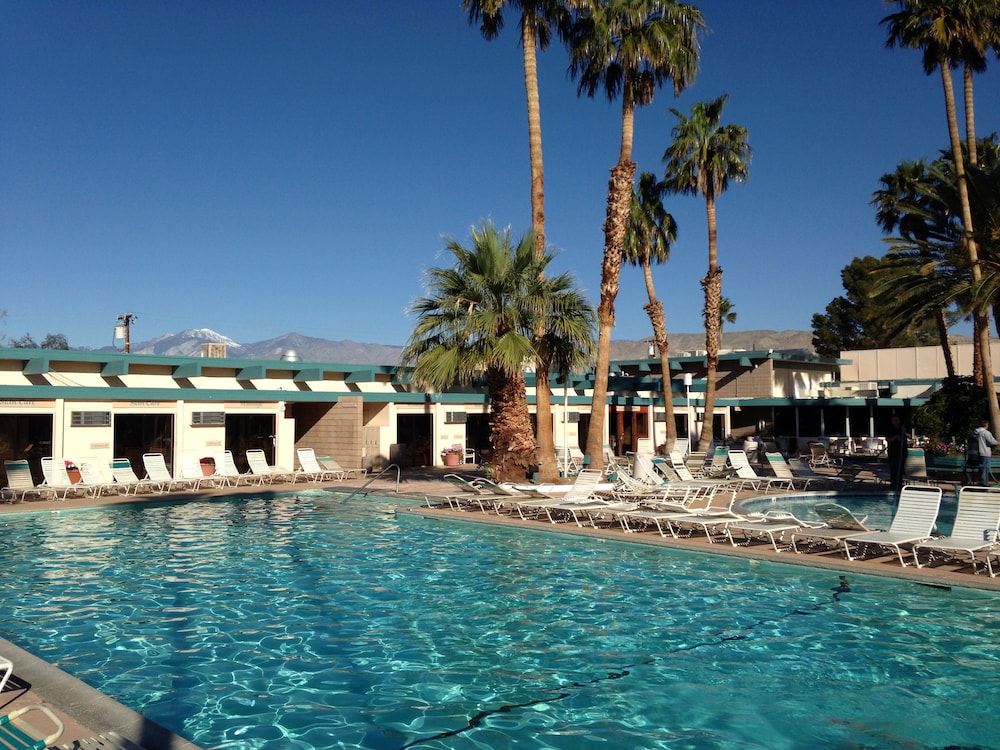Desert Hot Springs Spa Hotel - photo 20