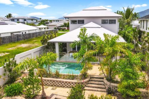 The Anchorage Ultimate Waterfront Villa — 4-Star Luxury Hotel in Trinity Beach, Australia