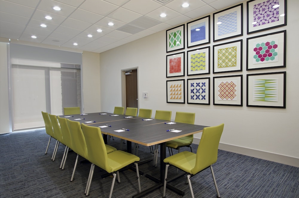 Holiday Inn Express & Suites Brookshire Katy Freeway by IHG - photo 24