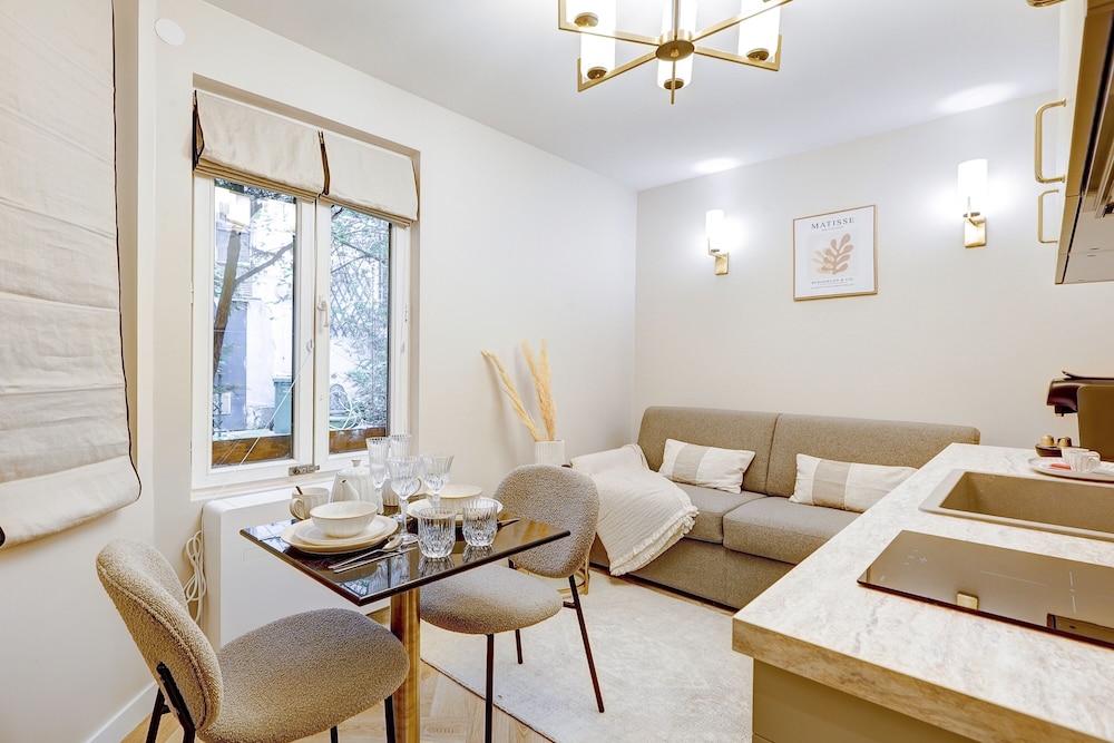 Maison Belleville — 4-Star Luxury Hotel in Paris, France
