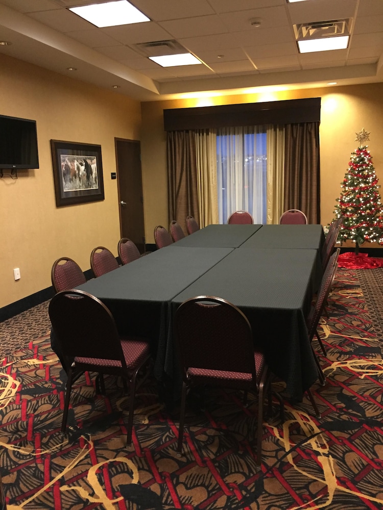 Hampton Inn & Suites Bismarck Northwest - photo 31