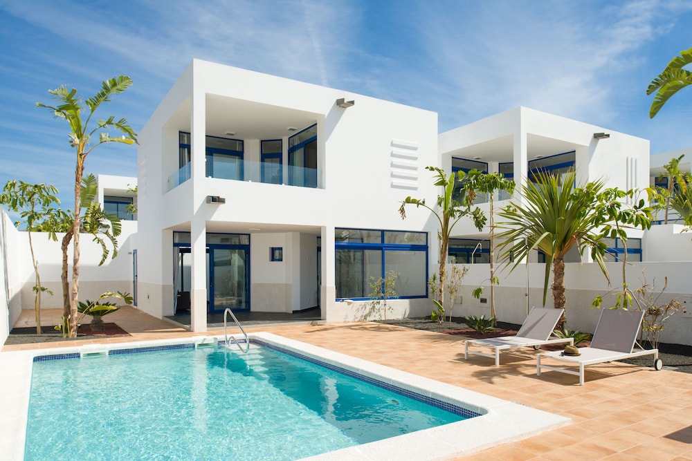 Villas de la Marina — 4-Star Luxury Hotel in Playa Blanca, Spain