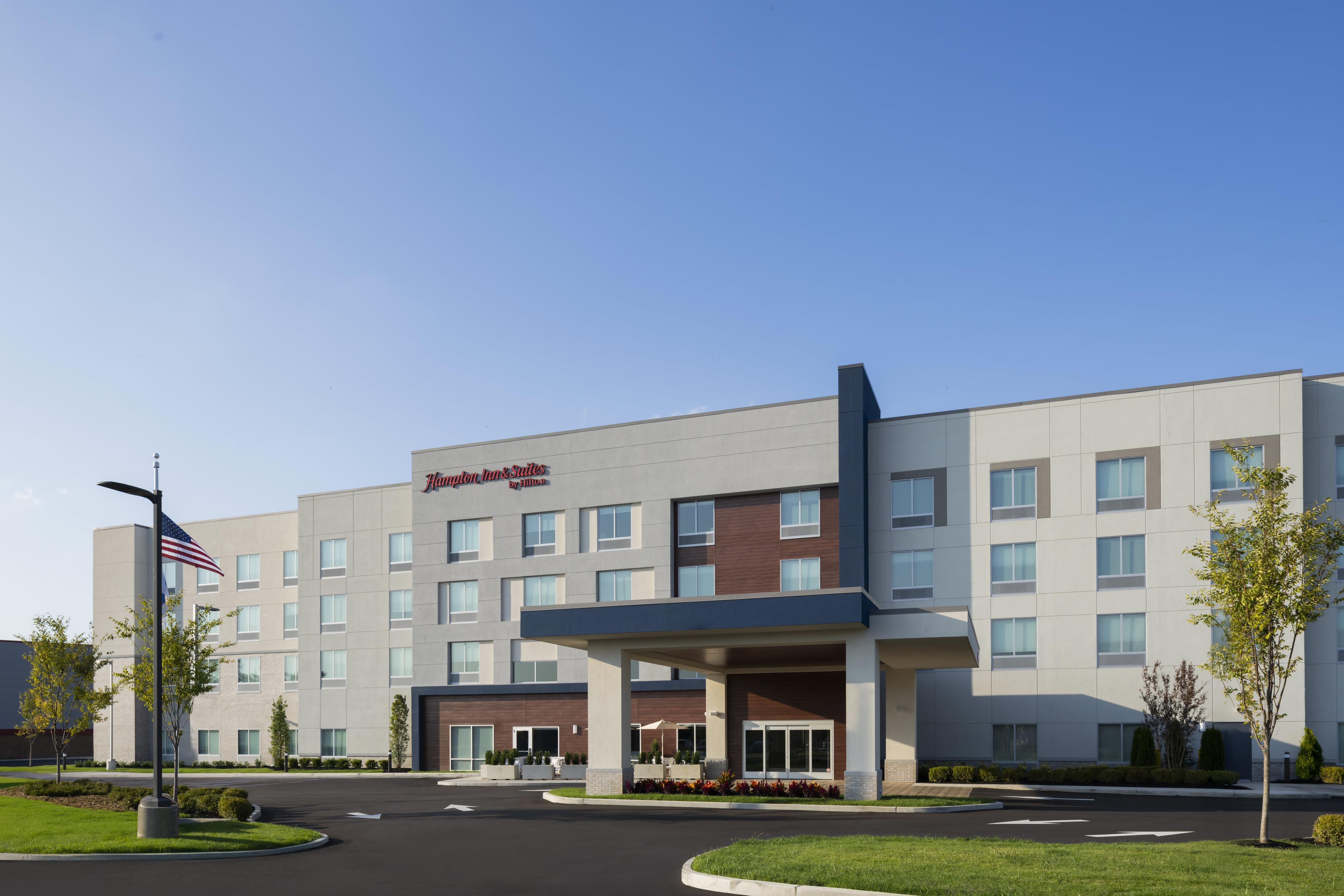 Hampton Inn & Suites By Hilton Long Island Farmingdale — hotel in Farmingdale