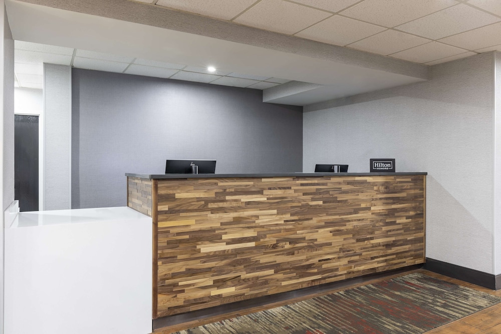 Hampton Inn Athens - photo 6