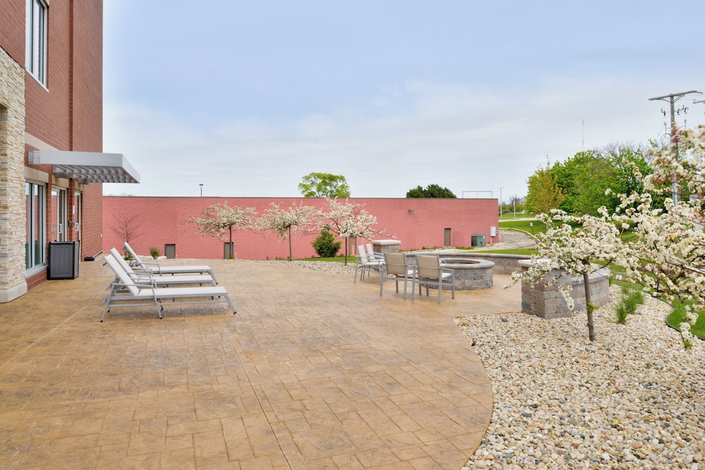 Holiday Inn Express & Suites Madison by IHG - photo 58