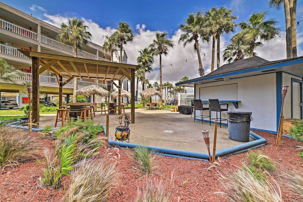 Oceanfront Corpus Christi Condo: Resort Perks - photo 34