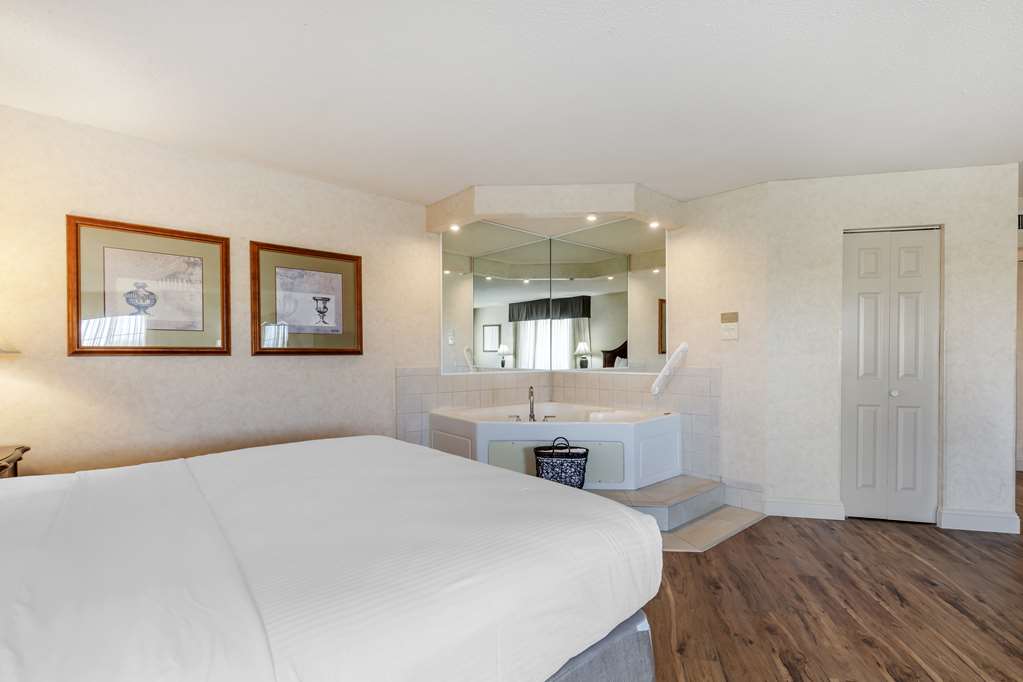 Best Western Plus Steeplegate Inn - photo 25