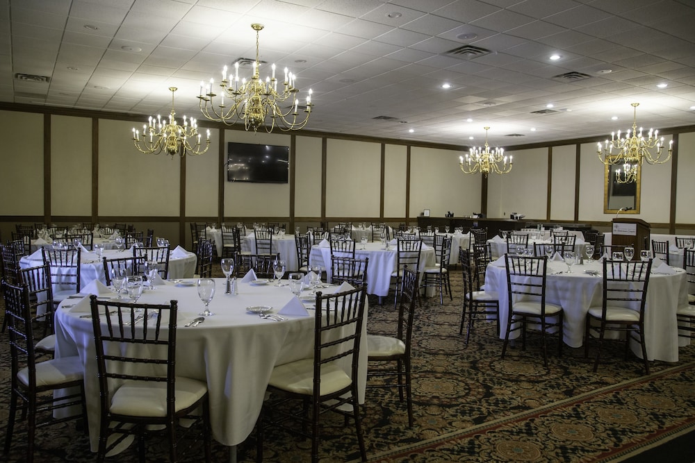 The Stables Inn and Suites - photo 31