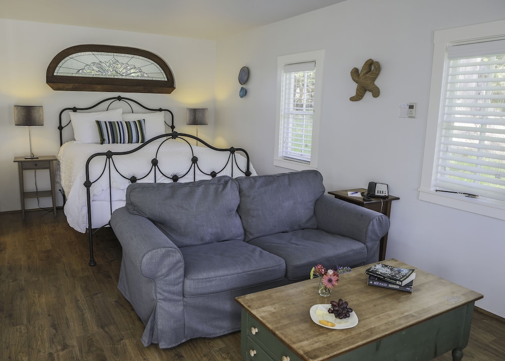 The Inn at Schoolhouse Creek - photo 2