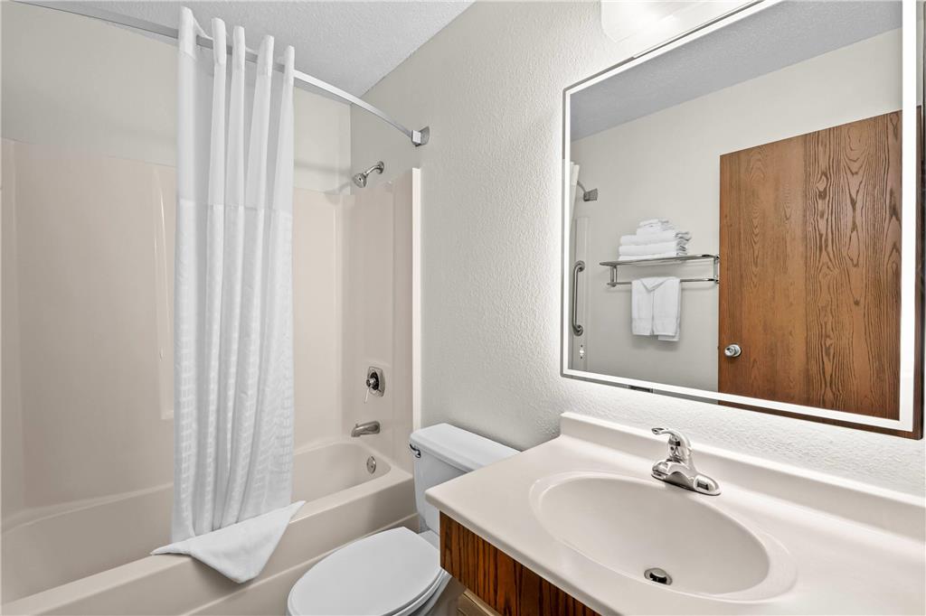 Super 8 by Wyndham Alexandria MN - photo 15