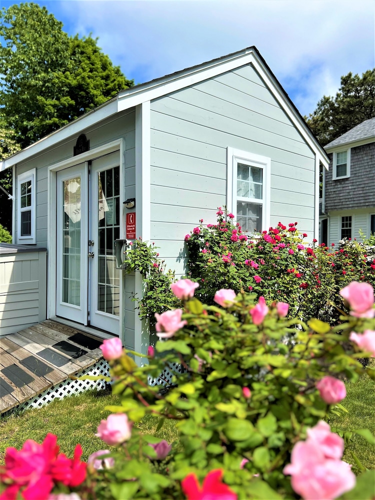 The Seagrove Suites & Guest Rooms - photo 2