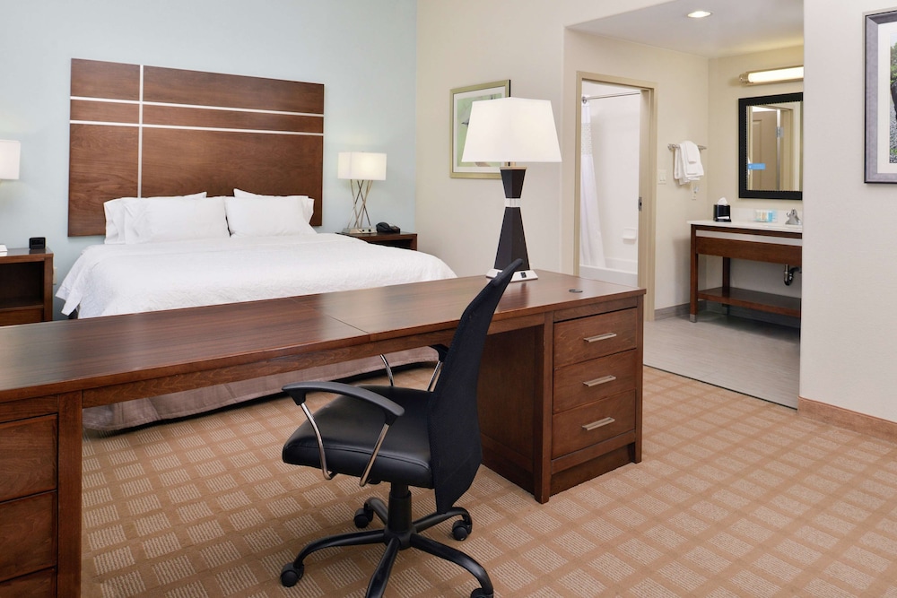Hampton Inn & Suites Hutto Austin - photo 16