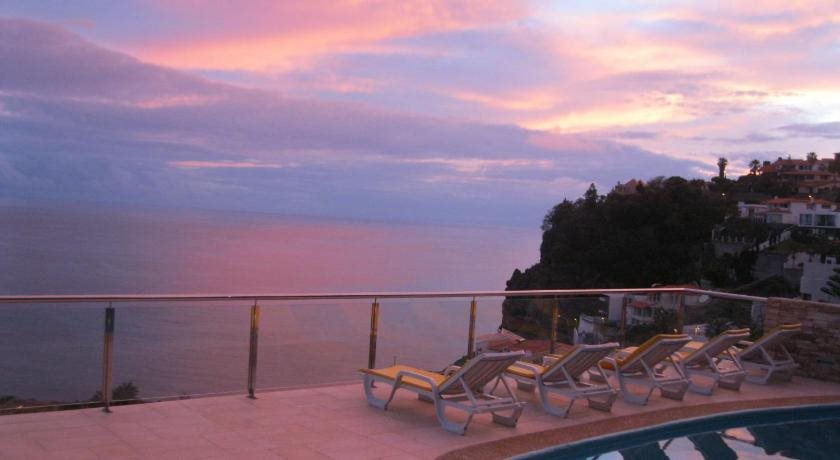 Villa Isabela — 4-Star Luxury Hotel in Canico, Portugal