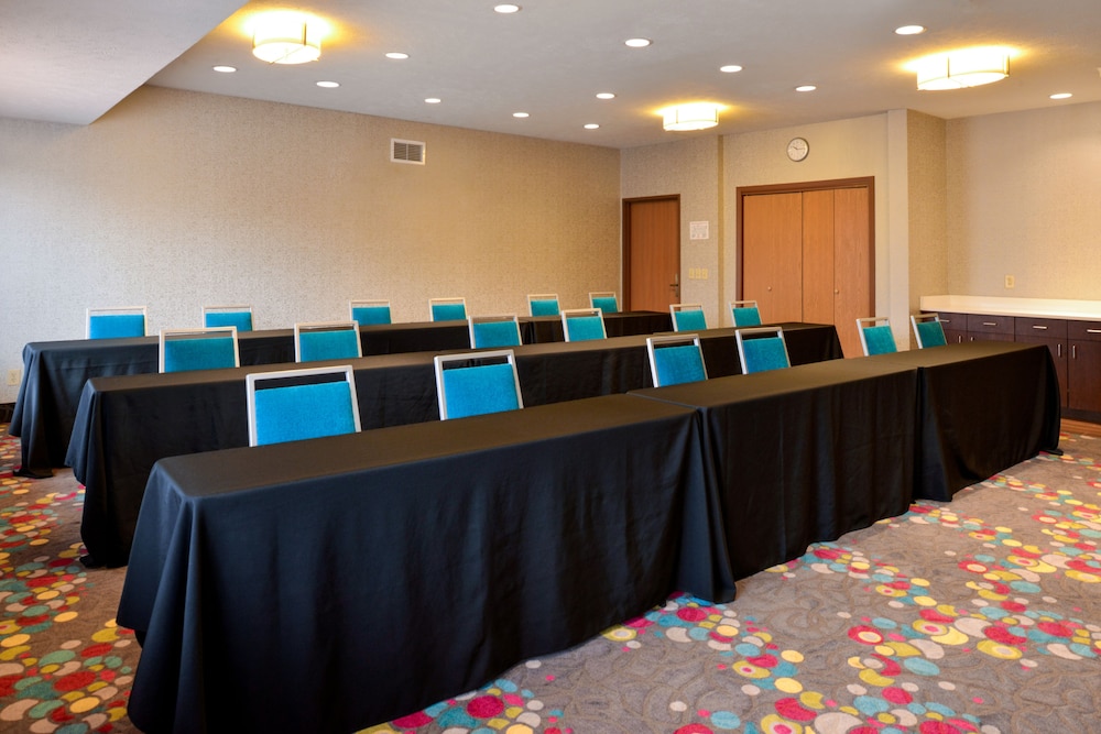 Holiday Inn Express & Suites Omaha West by IHG - photo 38