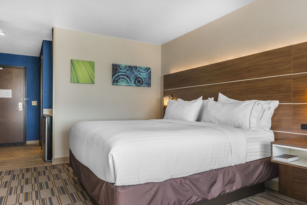 Holiday Inn Express & Suites Clarion By IHG - photo 7